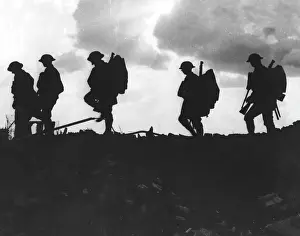 WW 1 Historical Images Drucke: Silhouetted British troops