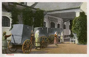Drucke von Slowakei – Spä – Thermenbad bei Piešťany – gedeckte Karavanenwagen – größtes und bekanntestes Badeort Slowakiens . Diese spezifische Stelle ist das Napoleon-Therme. Datum: um die 1910er Jahre Slowakei Drucke: Slowakei – Spä – Thermen in Piešťany