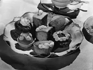Baked Goods Display Drucke: Small Iced Cakes