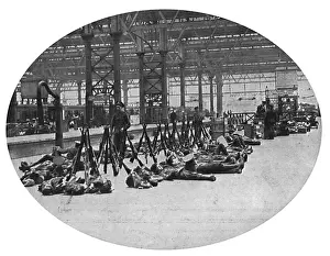 Soldaten am Bahnhof Waterloo