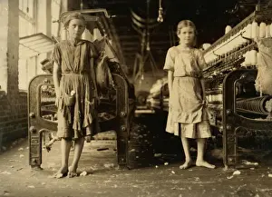 Cotton Mill Workers Drucke: Spinners in a cotton mill