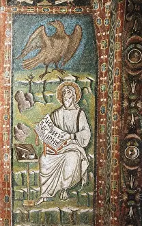 Der Apostel Johannes mit dem Adler dargestellt ist