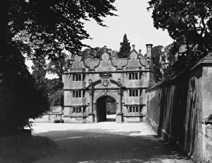 English Heritage Properties Drucke: Stanway House Gateway