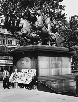 Drucke von Königin der Iceni Diese Bronzebüste von Boadicea (Boadicca) unter dem Fuß des Westminster-Bridges in London wurde im Jahr 1850 vom Schmied Thomas Thornycroft gegründet Westminster-Brücke Drucke: Büste von Boiadiza