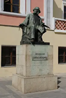 Drucke von Iwan Aiwassowski (1817-1900). Russischer Maler. Skulptur in der Nähe des Iwan-Aiwassowski-Picture-Galleries in Feodosija, Ukraine Bildhauerei Drucke: Büste von Ivan Aivazovsky (1817-1900). Feodosija. Ukraina