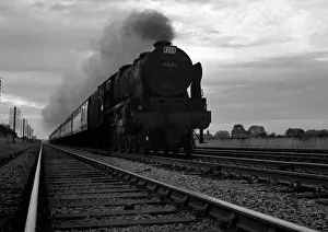 Steam Train Images Drucke: Steam train seen from ground level