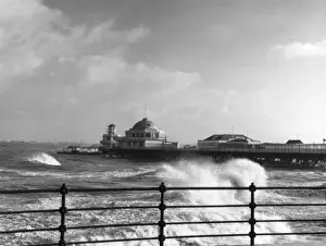 Stormy Weather England Drucke: Stormy New Brighton