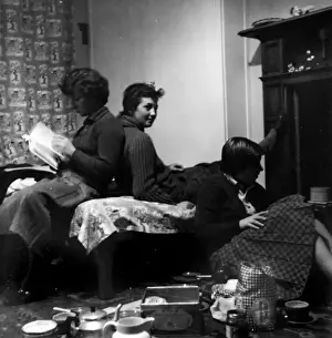 Physical Education History Drucke: Students studying in digs