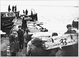 Eastern Front War Drucke: Supplies for Soviets