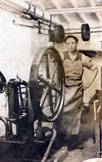 English Industrial Heritage Drucke: Textile Mill Worker and Machinery