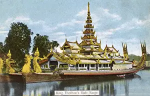 Drucke von Königsthibs Staatsschiff auf dem Irrawaddiriver in Mandalai, Myanmär. Datum: um die Jahrzehnte 1910 Mandalay Drucke: Der Staatsschiff Thibaw aus dem Irrawaddiriver in Mandalay, Myanmar