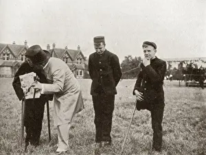 Thomas Barnardo mit einigen körperlich behinderten Jungen