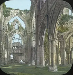 Tintern Abbey (Innere der Transpektoren), Monmouthshire, Wales