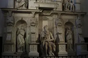 Drucke von Grab des Papas Johannes II (1443-1513). 1505 - 1545 erbaut von Michelangelo (Michelangelo Buonarroti, 1475 - 1564) und seinen Assistenten. Detailwerk im San Pietro in Vincoli-Kirche. Rom. Italien Michelangelo Buonarroti Drucke: Grab des Papstes Johannes II (1443-1513). 1505 - 1545 von Michelangelo