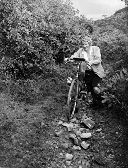 Vintage Bicycle Transport Drucke: Tour Cyclist on Rocks