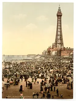 Blackpool Tower Drucke: The tower with beach, Blackpool, England