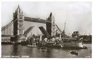 River Thames Transport Drucke: Tower Bridge open to allow ships through