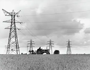 Farming In Britain Drucke: Tractor Ploughing