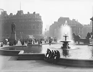 Historical England Images Drucke: Trafalgar Square 1930S