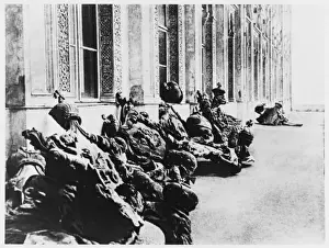 Winter Palace Russia Drucke: Tsarist Eagle Removed