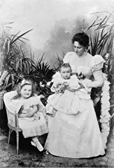 Alexandra Feodorovna Drucke: The Tsaritsa Alexandra with her two eldest daughters