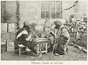 Zwei türkische Bauern spielen Backgammon