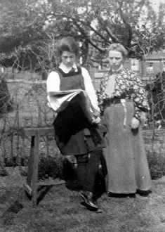 Physical Education History Drucke: Tutor and student reading