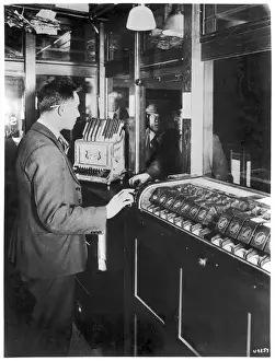 British Transport History Images Drucke: Underground Ticketoffice