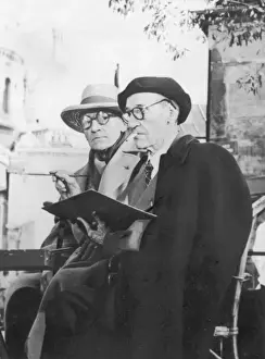 Drucke von MAURICE UTRILLO französischer Maler, bekannt für seine pariser Straßenansichten, mit dem Schauspieler und Dramatiker SACHA GUITRY (1885-1957), in Montmartre, Paris, 1955 U Drucke: Utrillo und Guitry