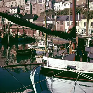 Schiffe im Hafen von Brixham, Devon