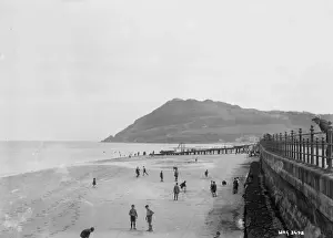 Northern Ireland Beaches Drucke: A view along Whitehead beach to the Headland