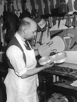 Violin Maker Drucke: Violin Maker