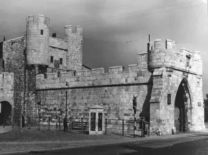 English Medieval Buildings Drucke: Walmgate Bar