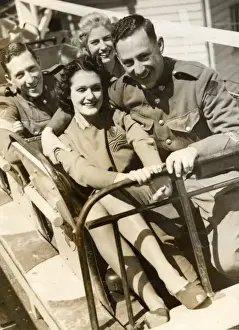 Vintage Amusement Park Photos Drucke: Wartime Romances