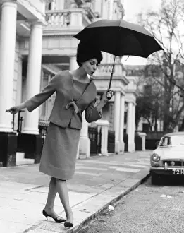 Young Woman With Umbrella Drucke: Watch your Step