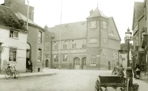 Hoher Weg - (Die Rathaus)