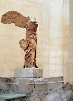 Drucke von Griechische Kunst. Flügellose Siegesgöttin von Samothraken oder Nike von Samothrake. 2. Jahrhundert v. Chr. Marmor. Skulptur der griechischen Göttin Nike (Sieg). Museum des Louvre, Paris Denkmäler Und Gedenkstätten Drucke: Der geflügelte Sieg von Samothraken oder Nike von Samothraken.