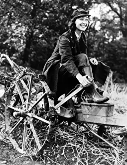 Ambulanz Drucke: WwZ 1940 - LONDON Hilfsambulanzfahrer auf dem Bauernhof