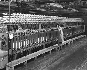 Heinz Zinram Photography Drucke: Yarn rolling machine