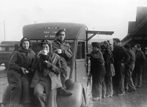 World War 2 Events Drucke: Ymca Tea Car