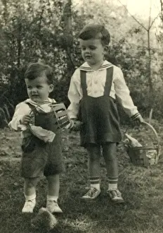 Easter Egg Hunt Drucke: Two young boys on an Easter egg hunt