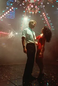 Junges Paar auf einer Disco in Kornwall