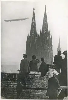 Riesenluftschiff über Köln
