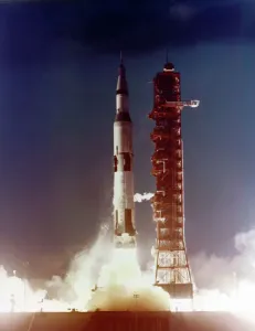 Drucke von Am 9. November 1967 wurde die erste Testflug des Raumschiffs Apollo/Saturn V vom Kennedy Space Center Startkomplex 39 gestartet Weltraumdrucke: Apolo 4 Start