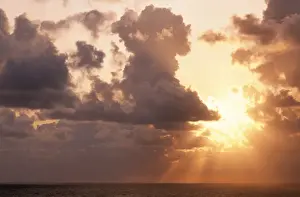 Cornwall Sunset Drucke: Sunset - with clouds over Sea. Cornwall, UK