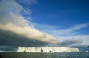Iceberg In Antarctica Drucke: Tabular Iceberg Antarctica