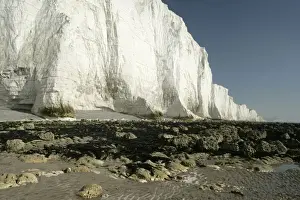 White Cliffs Of England Drucke: UK - chalk cliffs coastline with white cliffs