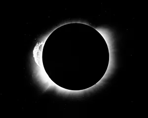 Drucke von B1901 Sonnenfinsternis. Bild 1 von 3.^b Dieser Satz aus Fotos vom britischen Astronomen Arthur Eddington (1882-1944) bestätigte Einsteins Allgemeiner Relativitätsprinzipat Weltraumdrucke: Sonneneinbruch 1919