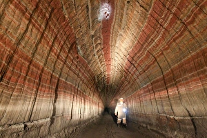 Bilder Datiert 2. November 2012: Zugangstunnel im Salzbergwerk