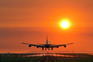 Boeing 747 Drucke: Flugzeug landet am Sonnenuntergang